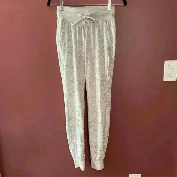 Lululemon Ready to Crush Jogger
Chrome - Picture 1 of 9